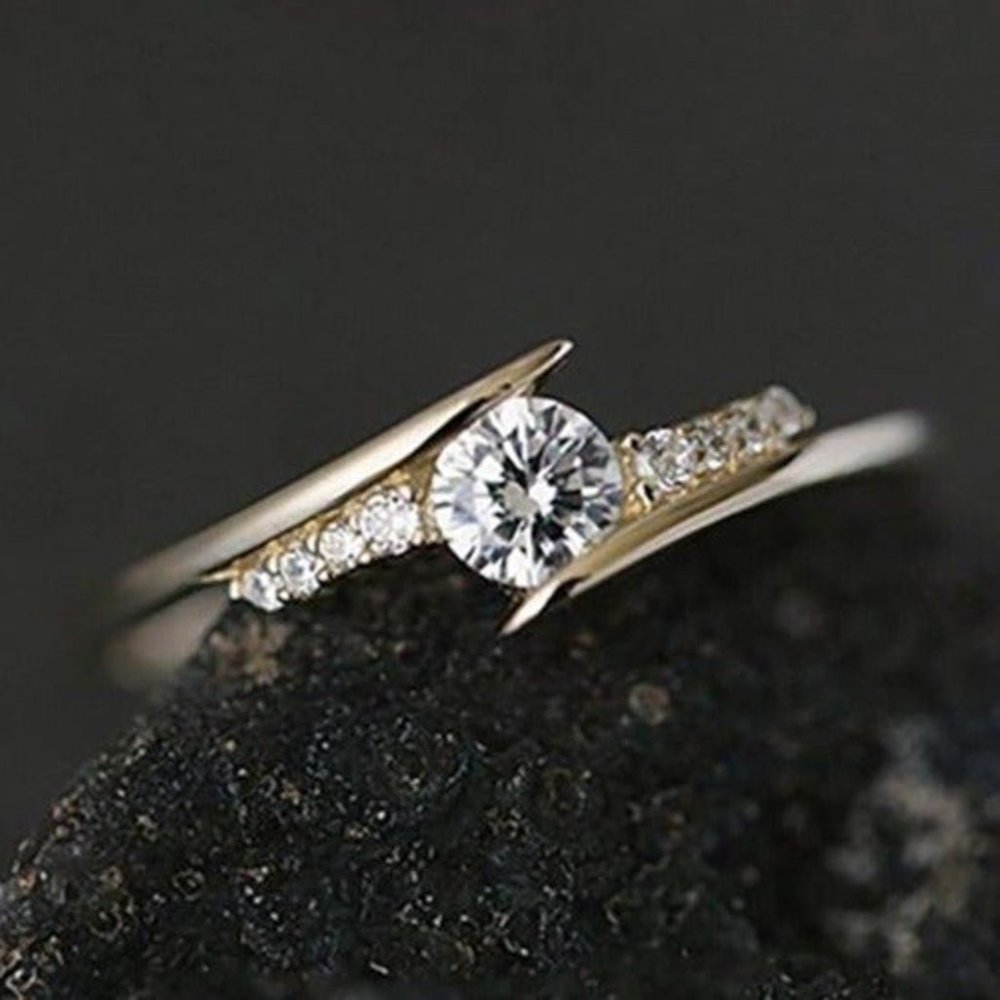 Round Cut Moissanite Delicate
